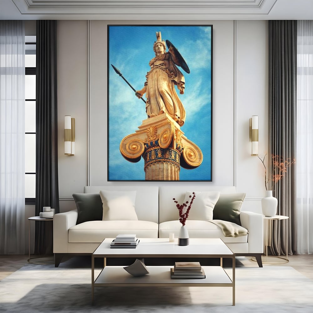 Tablou canvas cu tablou canvas cu statuia atenei, in rama de aluminiu negru, pe perete intr-un living